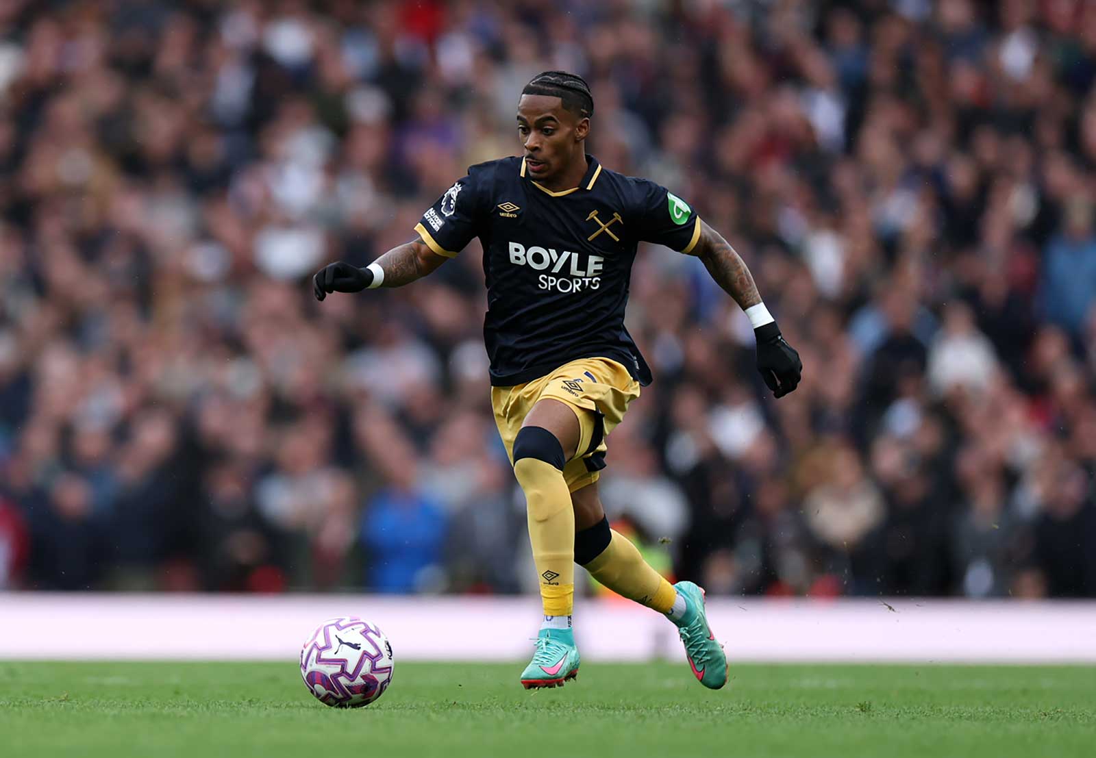 Crysensio Summerville on the ball at Arsenal